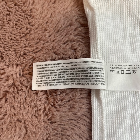 Hollister Must Have Tee Long-Sleeve - Picture 6 of 6